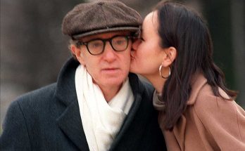 Soon-Yi Previn is kissing her husband Woody Allen